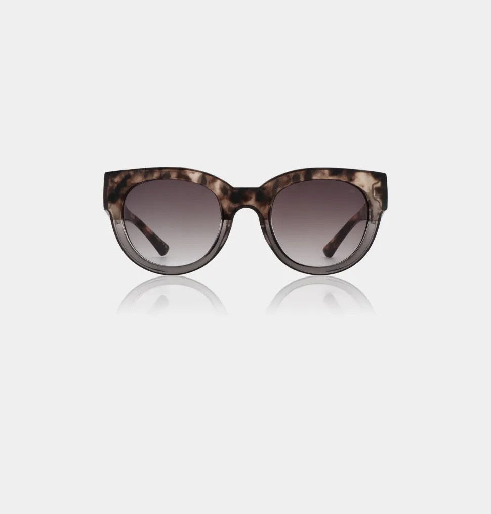 A.Kjaerbede Unisex aurinkolasit Lilly, musta kuosi