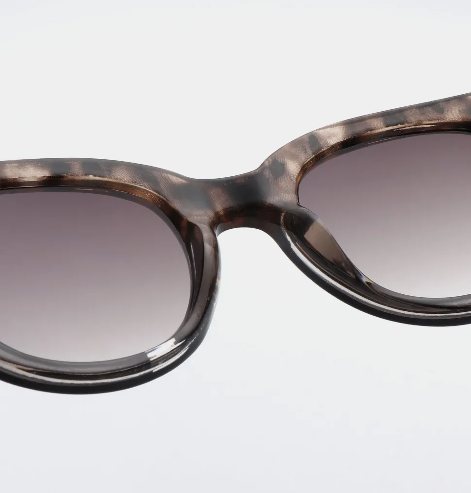 A.Kjaerbede Unisex aurinkolasit Lilly, musta kuosi
