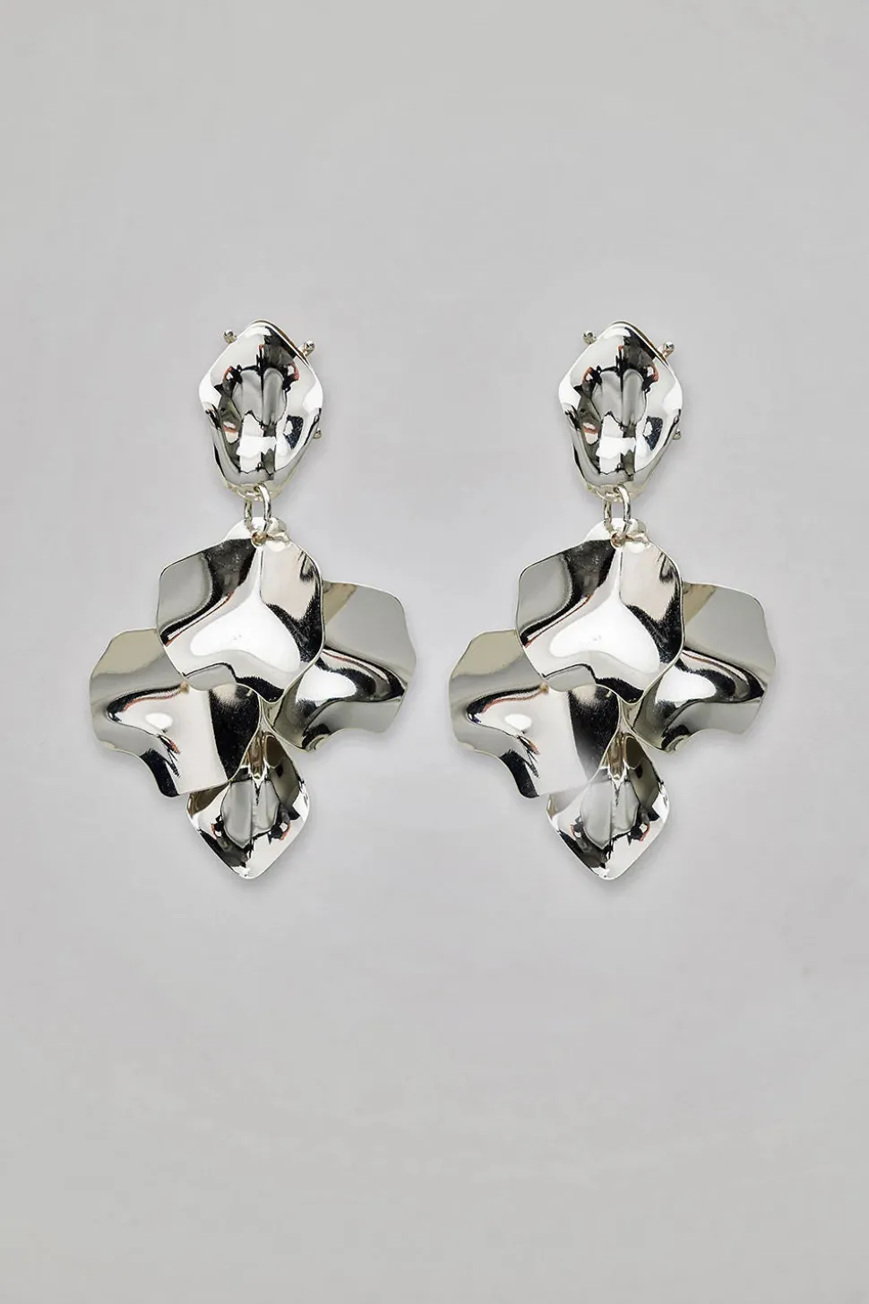 Bow 19 korvakorut, LEAF EARRING Hopeanharmaa