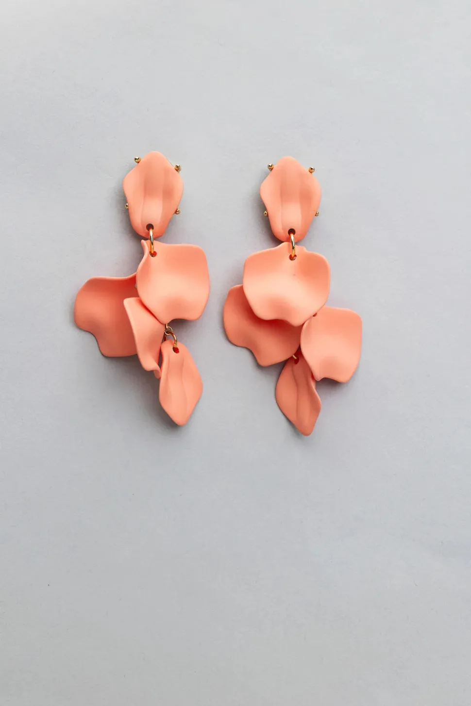 Bow 19 korvakorut, LEAF EARRING Koralli