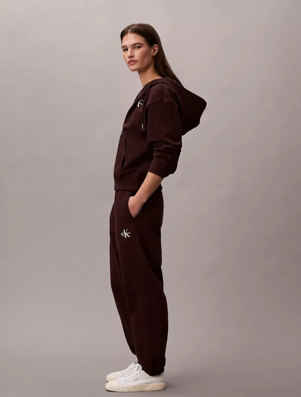 Calvin Klein Jeans naisten collegehousut Monology French Terry Jogger, tummanruskea