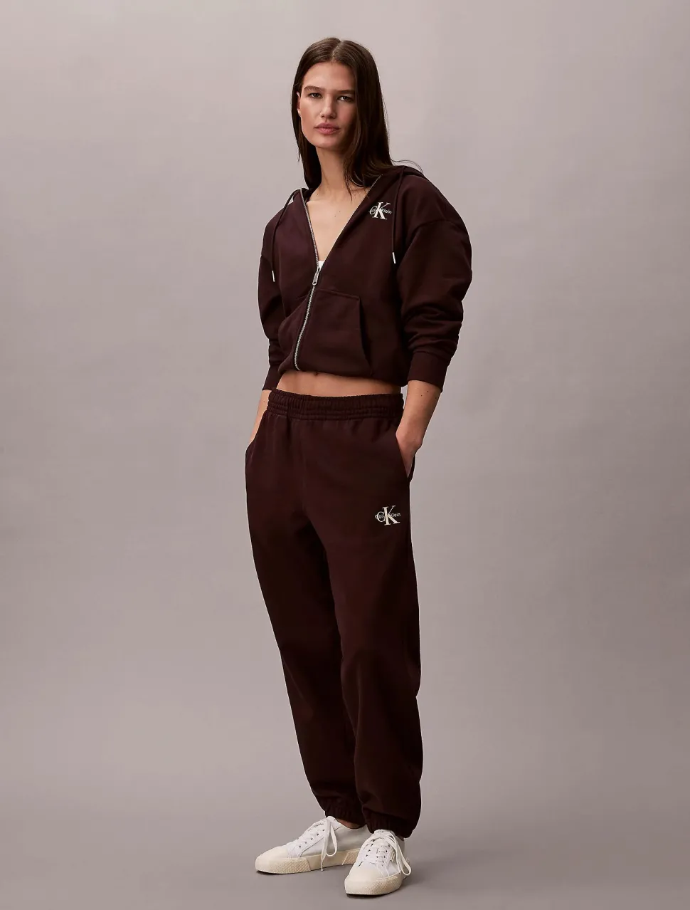 Calvin Klein Jeans naisten collegehousut Monology French Terry Jogger, tummanruskea