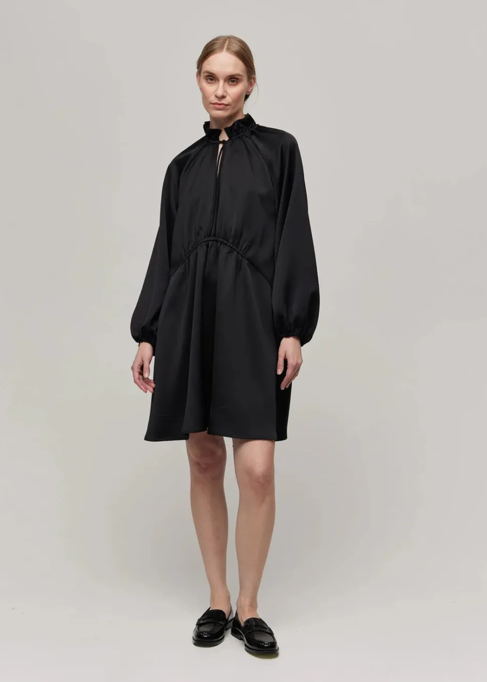 Gauhar naisten mekko, ADIRA DRESS MUSTA