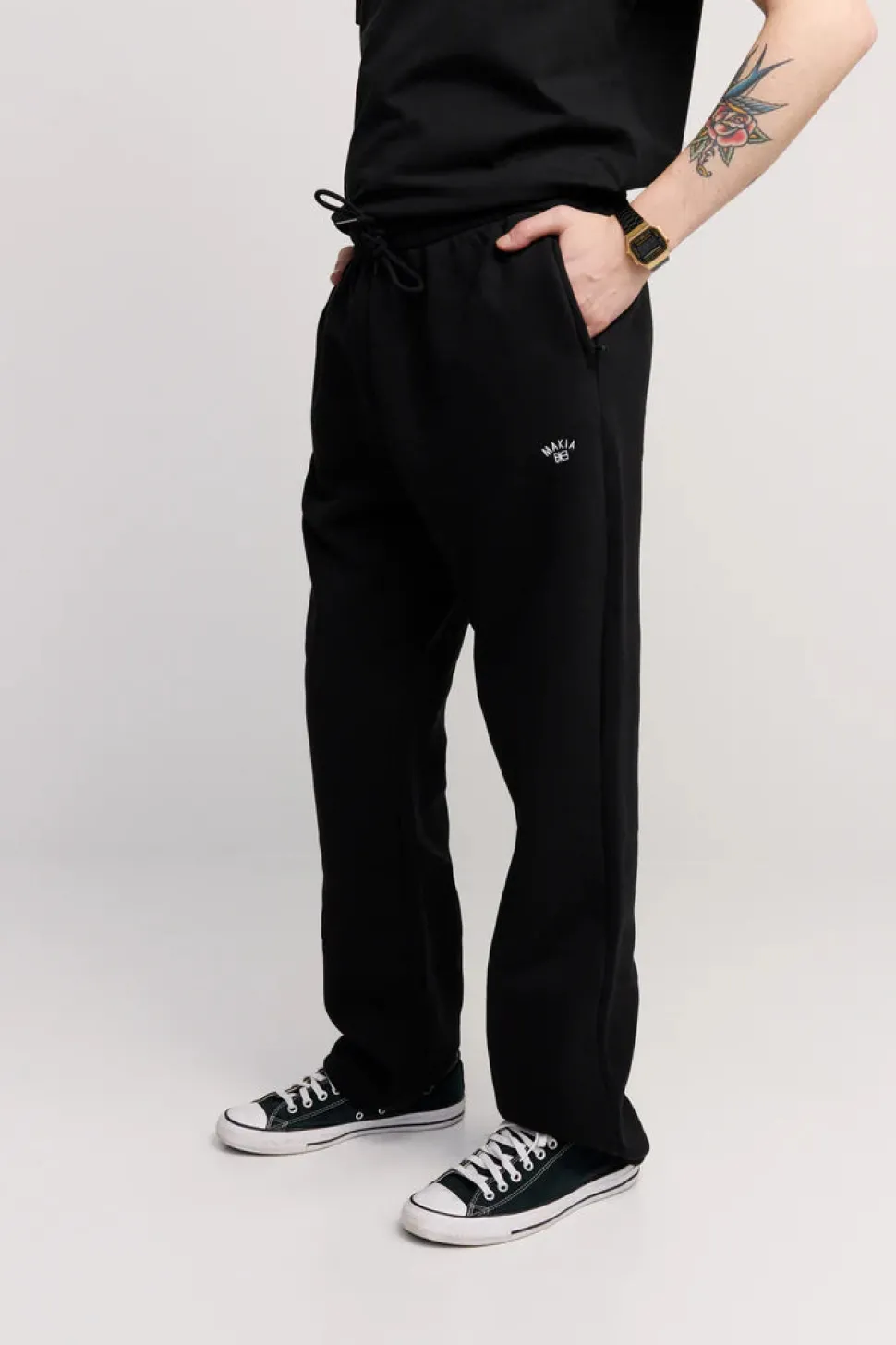 Makia miesten collegehousut Cove ZIP POCKET, musta