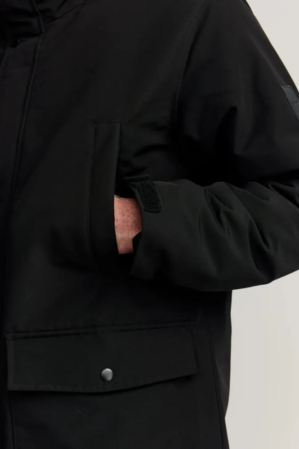 Makia miesten toppatakki, RESILIENT JACKET Musta