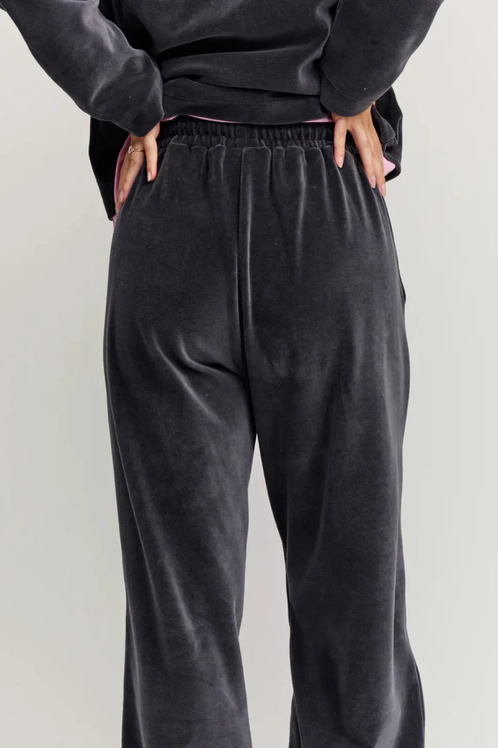 Makia naisten housut Anne Trousers, tummanharmaa