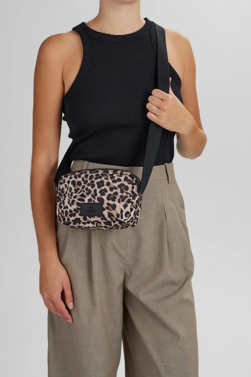 Markberg Naisten Laukku, LESS CROSSBODY BAG Ruskea Kuosi