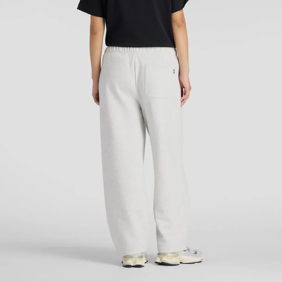New Balance naisten collegehousut Linear Heritage Fleece Barrel Pant, vaaleanharmaa