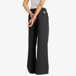 New Balance naisten collegehousut, Linear Heritage Fleece Wide Leg Pant Musta
