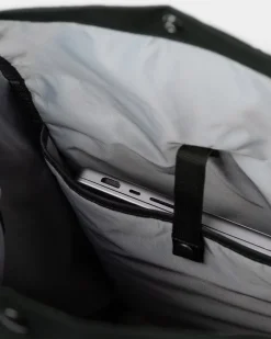Sandqvist reppu, GROUND ROLLTOP BACKPACK L Musta