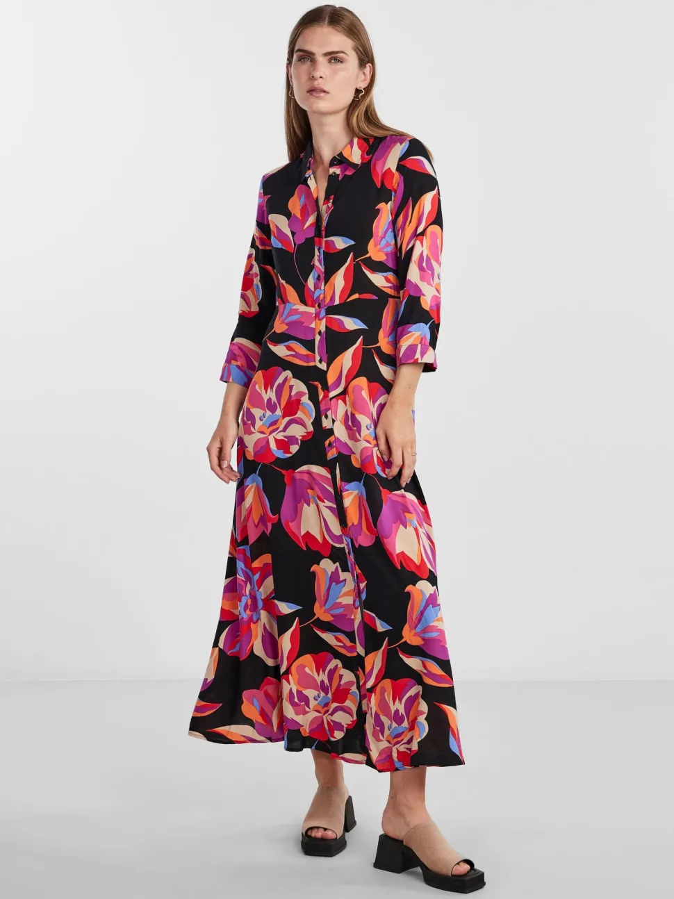 Y.A.S Naisten Maksimekko YASSAVANNA LONG SHIRT DRESS Musta Kuosi